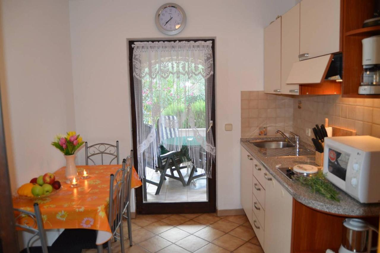 Apartments Darija & Pero Пучишча Экстерьер фото